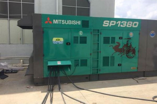 隆德为什么有些柴油发电机组的输出电压可以调节？