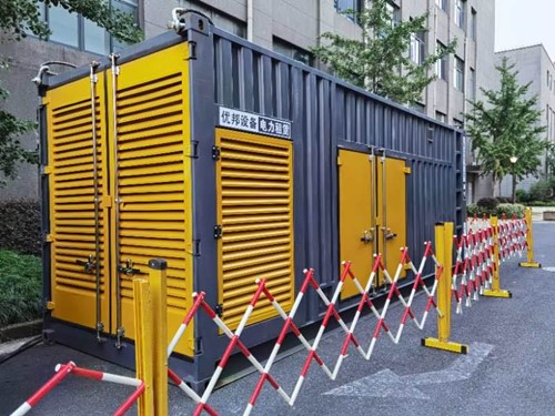 隆德如何使用转速表检查发动机的转速？